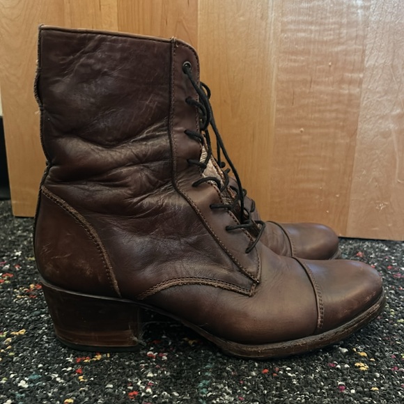 Sutro Lace up heeled boots brown leather size 7 good condition - Picture 5 of 9